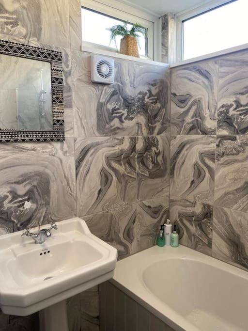 Central Sea View Maisonette Hastings Bagian luar foto